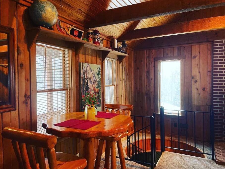 Eagle Crest Cabin, White River View With Hottub Eureka Springs Exterior photo